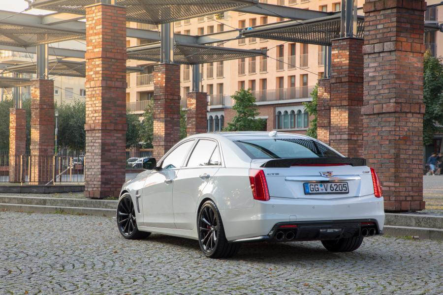  Cadillac CTS-V Carbon Black Edition 2017 года  (WW) (фото 2 из 24)